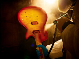 Gibson revela cómo nacen sus guitarras en Nashville Gibson revela cómo nacen sus guitarras en Nashville