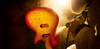 Gibson revela cómo nacen sus guitarras en Nashville Gibson revela cómo nacen sus guitarras en Nashville