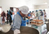 Productores rurales y escuelas unen fuerzas en Bhután para combatir el hambre