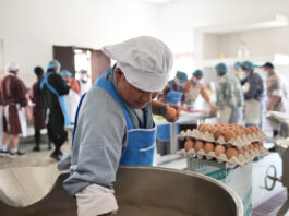 Productores rurales y escuelas unen fuerzas en Bhután para combatir el hambre Productores rurales y escuelas unen fuerzas en Bhután para combatir el hambre