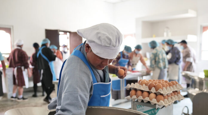 Productores rurales y escuelas unen fuerzas para combatir el hambre Productores rurales y escuelas unen fuerzas en Bhután para combatir el hambre