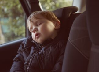 Altas temperaturas de verano aumentan riesgo de niños en autos Altas temperaturas de verano aumentan riesgo de niños en autos