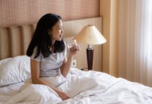 Antes de tu primera taza de café, prueba este consejo de una especialista Antes de tu primera taza de café, prueba este consejo de una especialista