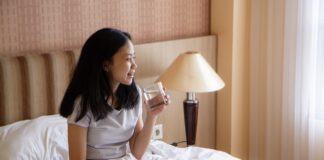 Antes de tu primera taza de café, prueba este consejo de una especialista Antes de tu primera taza de café, prueba este consejo de una especialista
