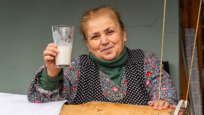 La mujer que transformó la leche de sus vacas en una oportunidad para toda su comunidad