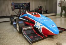 RUM revela el primer vehículo eléctrico construido por sus estudiantes RUM revela el primer vehículo eléctrico construido por sus estudiantes