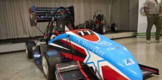 RUM revela el primer vehículo eléctrico construido por sus estudiantes RUM revela el primer vehículo eléctrico construido por sus estudiantes