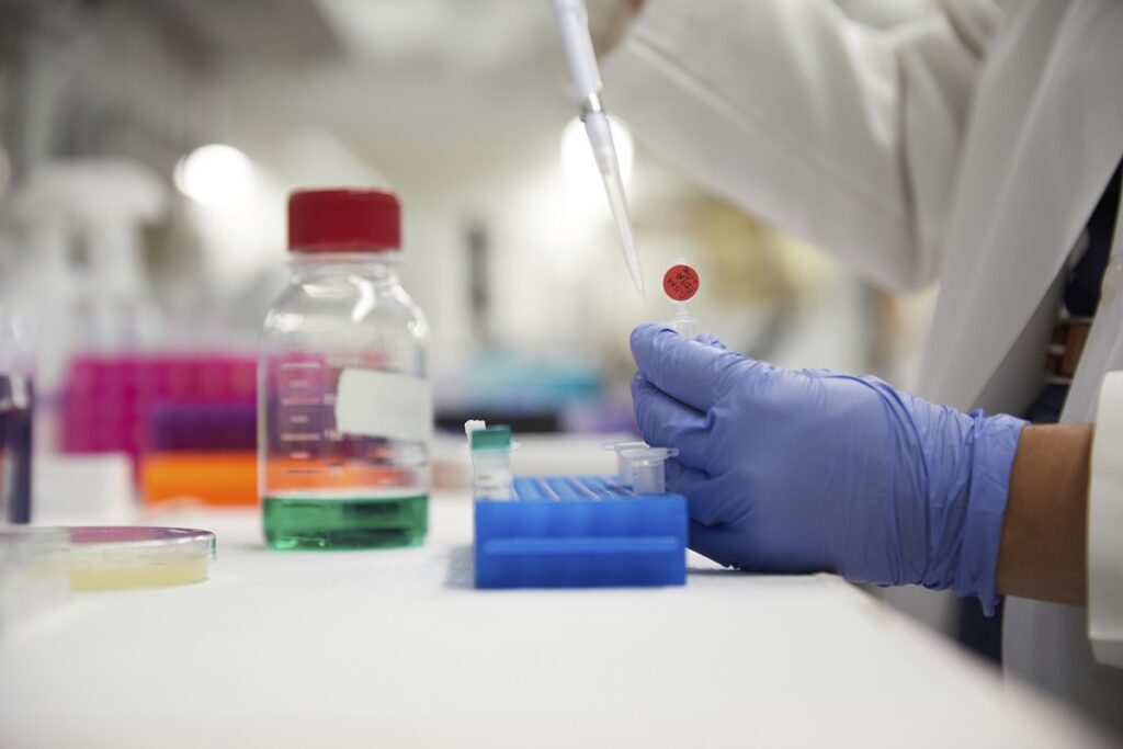 FDA elimina Orange B y propone retirar Citrus Red No. 2 de los alimentos