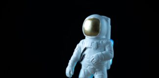 Astronauta de siete metros protagoniza exposición gratuita de la OEA en Washington Astronauta de siete metros protagoniza exposición gratuita de la OEA en Washington