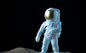 Astronauta de siete metros protagoniza exposición gratuita de la OEA en Washington Astronauta de siete metros protagoniza exposición gratuita de la OEA en Washington
