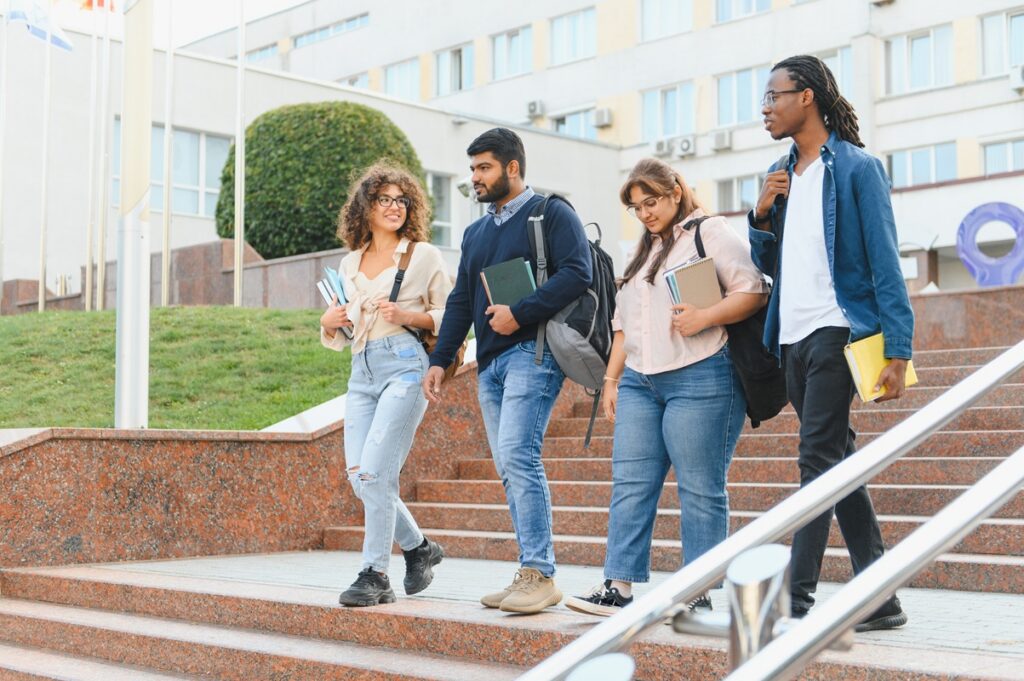 Cal State LA ampliará la fuerza laboral de salud mental juvenil