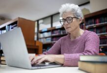 Condado de San Bernardino amplía secundaria gratuita en línea para adultos Condado de San Bernardino amplía secundaria gratuita en línea para adultos
