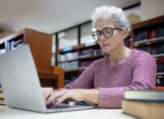 Condado de San Bernardino amplía secundaria gratuita en línea para adultos Condado de San Bernardino amplía secundaria gratuita en línea para adultos