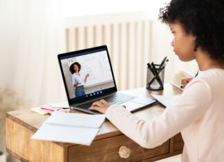 Condado de San Bernardino ofrece tutoría bilingüe gratuita las 24 horas Condado de San Bernardino ofrece tutoría bilingüe gratuita las 24 horas