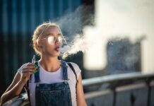Consumo de cannabis y vapeo de nicotina se mantiene en niveles récord en Estados Unidos Consumo de cannabis y vapeo de nicotina se mantiene en niveles récord en Estados Unidos