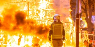 Investigación atribuye el incendio Eaton a arcos eléctricos en una torre de SCE Investigación atribuye el incendio Eaton a arcos eléctricos en una torre de SCE
