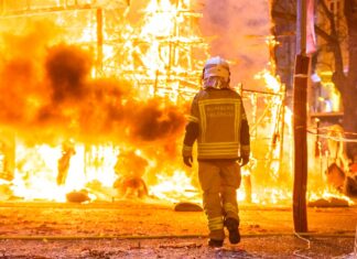 Investigación atribuye el incendio Eaton a arcos eléctricos en una torre de SCE Investigación atribuye el incendio Eaton a arcos eléctricos en una torre de SCE