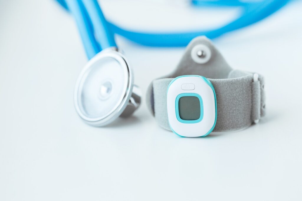 La FDA autoriza dispositivo portátil que monitorea glucosa y cetonas de forma continua