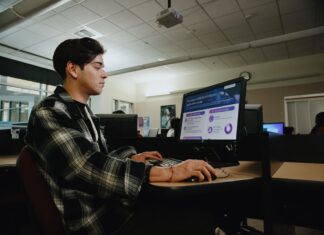 Plazo para solicitar ayuda financiera estudiantil en California vence el 2 de septiembre Plazo para solicitar ayuda financiera estudiantil en California vence el 2 de septiembre