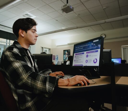 Plazo para solicitar ayuda financiera estudiantil en California vence el 2 de septiembre Plazo para solicitar ayuda financiera estudiantil en California vence el 2 de septiembre