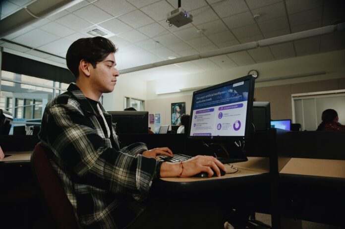 Plazo para solicitar ayuda financiera estudiantil en California vence el 2 de septiembre Plazo para solicitar ayuda financiera estudiantil en California vence el 2 de septiembre