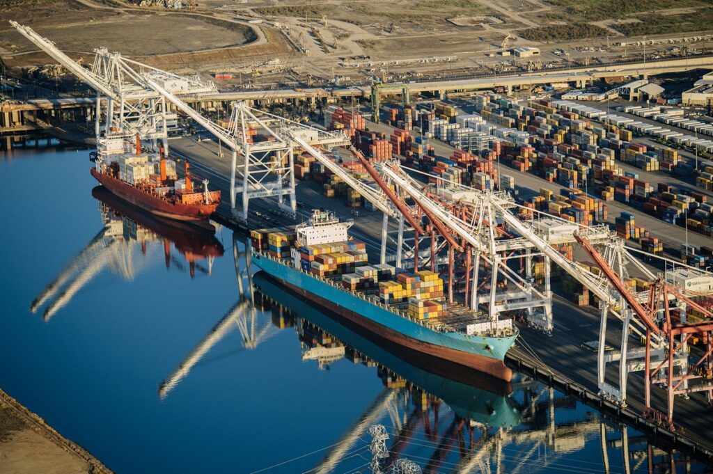 Puertos de Los Ángeles y Long Beach amplían compromisos de cero emisiones