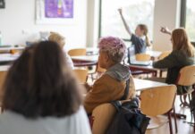 Riverside lleva la prevención del fentanilo a las clases de salud Riverside lleva la prevención del fentanilo a las clases de salud