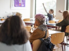 Riverside lleva la prevención del fentanilo a las clases de salud Riverside lleva la prevención del fentanilo a las clases de salud