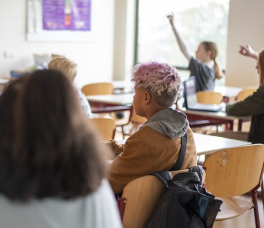 Riverside lleva la prevención del fentanilo a las clases de salud Riverside lleva la prevención del fentanilo a las clases de salud