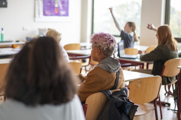 Riverside lleva la prevención del fentanilo a las clases de salud Riverside lleva la prevención del fentanilo a las clases de salud