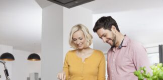Tres de cada cuatro adultos de 38 a 43 años han vivido con una pareja sin casarse Tres de cada cuatro adultos de 38 a 43 años han vivido con una pareja sin casarse