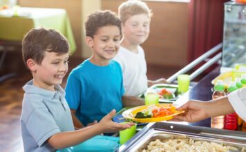 USDA amplía subvenciones para programas de cocinas escolares y alimentos locales USDA amplía subvenciones para programas de cocinas escolares y alimentos locales