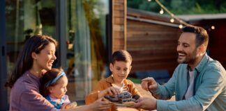 Cómo la cena familiar favorece el bienestar de los niños Cómo la cena familiar favorece el bienestar de los niños