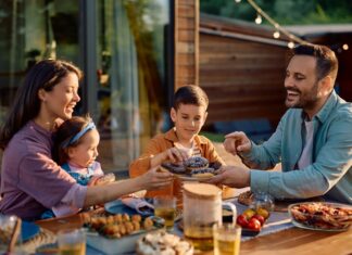 Cómo la cena familiar favorece el bienestar de los niños Cómo la cena familiar favorece el bienestar de los niños