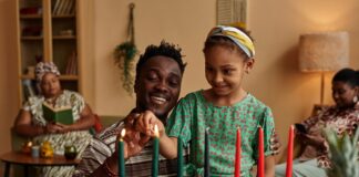 Nuevo sello de USPS celebra las tradiciones de Kwanzaa Nuevo sello de USPS celebra las tradiciones de Kwanzaa
