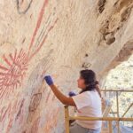Restauran pinturas rupestres de la Cueva de las Monas