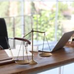 Colegio de Abogados de California interviene una práctica de servicios migratorios
