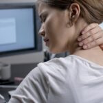 Cómo ajustar tu escritorio para evitar dolores de espalda