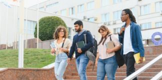DHS propone que las escuelas paguen por Capacitación Práctica Opcional de estudiantes extranjeros DHS propone que las escuelas paguen por Capacitación Práctica Opcional de estudiantes extranjeros
