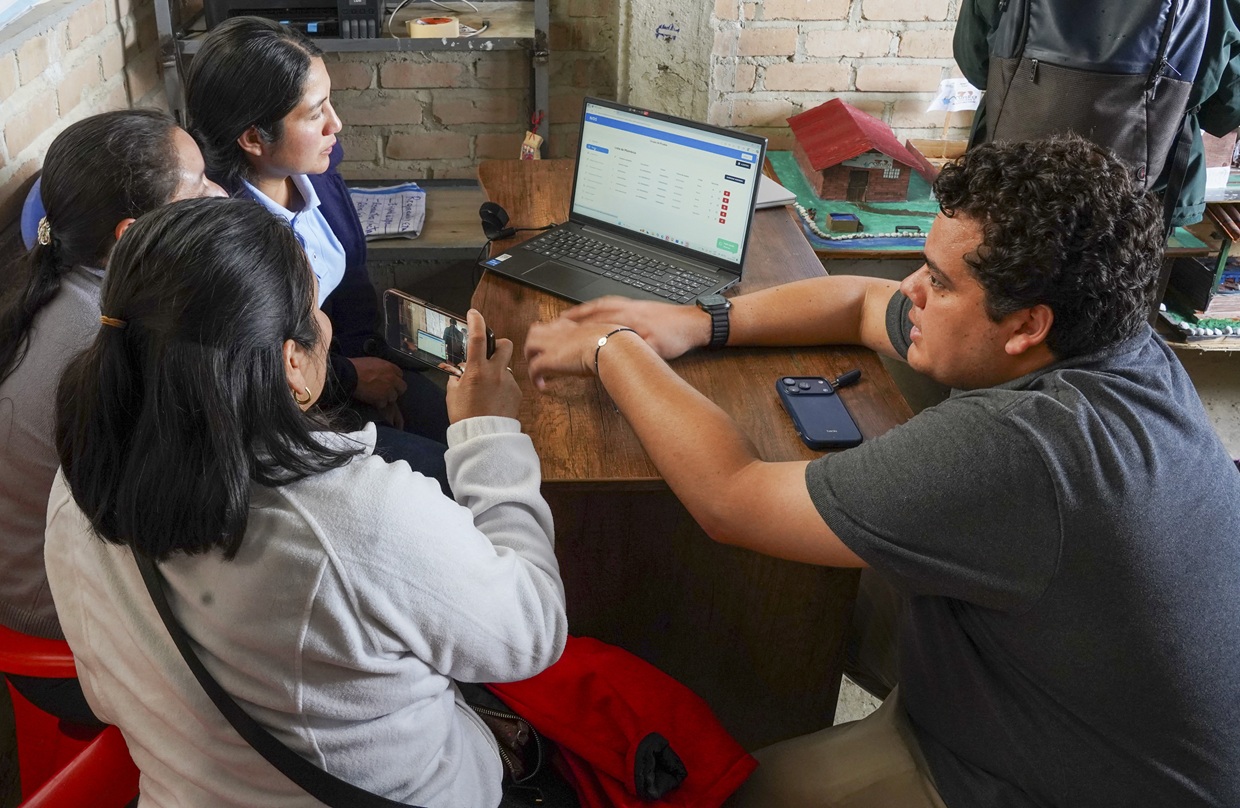 Herramientas digitales llegan a más de 32.000 hogares rurales con Innovatech 2.0 Herramientas digitales llegan a más de 32.000 hogares rurales con Innovatech 2.0