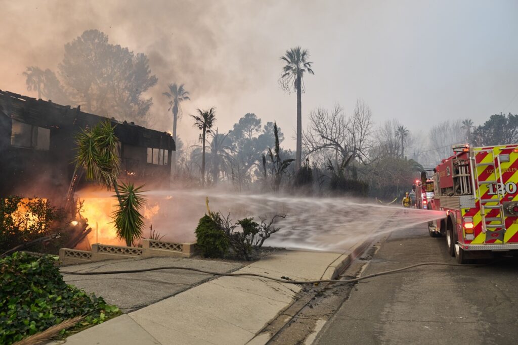 Humo del incendio Eaton contenía más metales tóxicos que el de un incendio forestal
