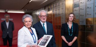 Instituto Cervantes incorpora manuscrito, pluma y retrato de Carlos Arniches