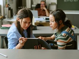 La OCDE detecta una escasez docente que las vacantes no muestran La OCDE detecta una escasez docente que las vacantes no muestran