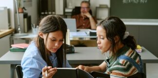 La OCDE detecta una escasez docente que las vacantes no muestran La OCDE detecta una escasez docente que las vacantes no muestran