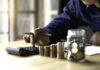 Encuesta examina ingresos, deudas y preocupaciones de los hogares estadounidenses Pew Research Center examina ingresos, deudas y preocupaciones de los hogares estadounidenses