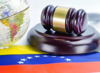 Venezolanos con TPS piden que entre en vigor un fallo que restituiría su protección Venezolanos solicitan al tribunal permitir la restitución del TPS