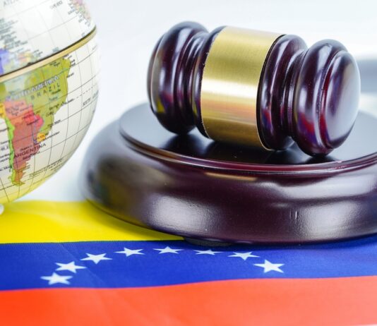 Venezolanos con TPS piden que entre en vigor un fallo que restituiría su protección Venezolanos solicitan al tribunal permitir la restitución del TPS